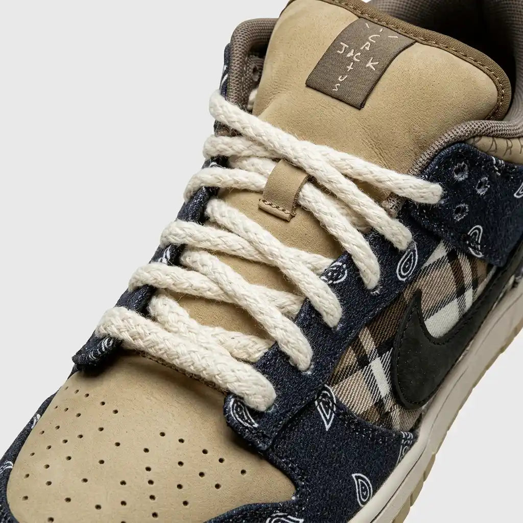 NK SB Dunk Travis Scott Mujer