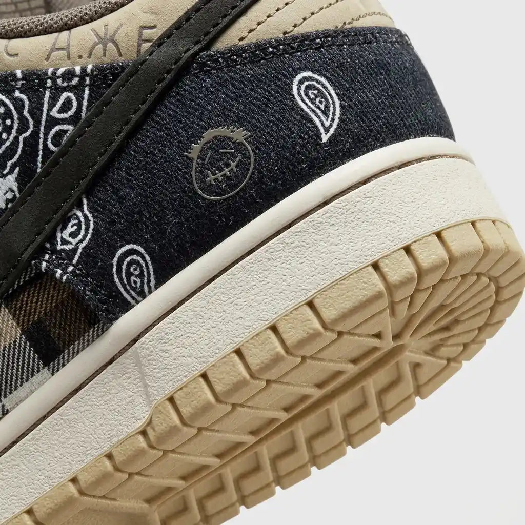 NK SB Dunk Travis Scott Mujer